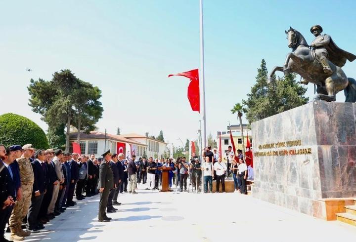Hatay’ın anavatana katılışının yıldönümünde Atatürk Anıtı'na çelenk sunuldu