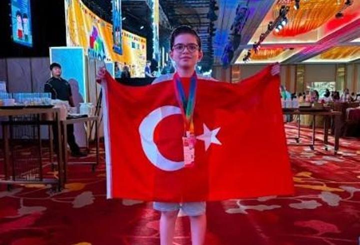 Kültür Okulları öğrencisi Singapur’daki Matematik Olimpiyatları’ndan 2 madalyayla döndü