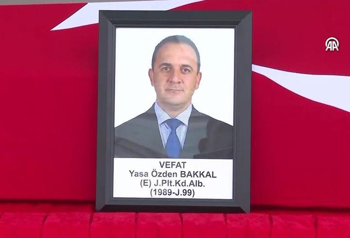 Emekli pilot son yolculuğa uğurlandı