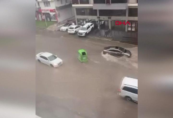 Ankara'da sel alarmı! Sağanak hayatı felç etti