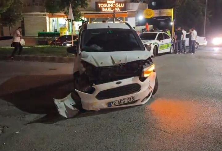 Batman'da taksi ile hafif ticari araç çarpıştı: 2 yaralı