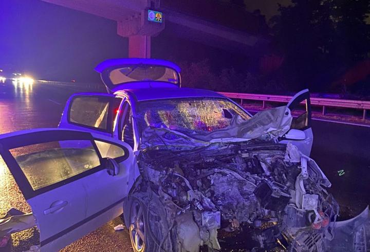Otomobil kamyona çarptı: 1 ölü, 2'si çocuk 3 yaralı