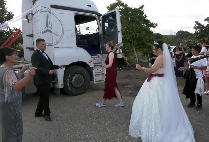 TIR gelin arabası oldu