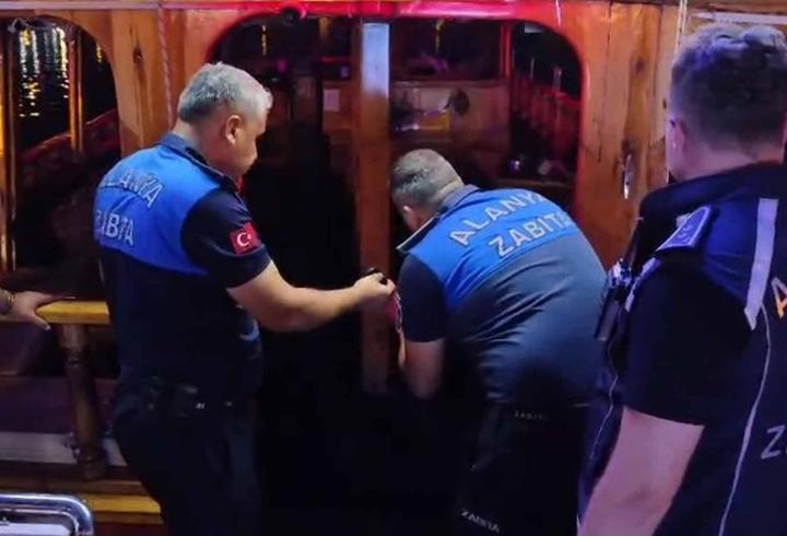 Çalışanları kavga eden 2 tur teknesi mühürlendi