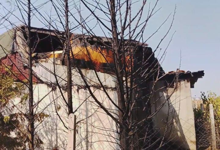 Silivri'de otluk alanda çıkan yangın çiftlik evine sıçradı