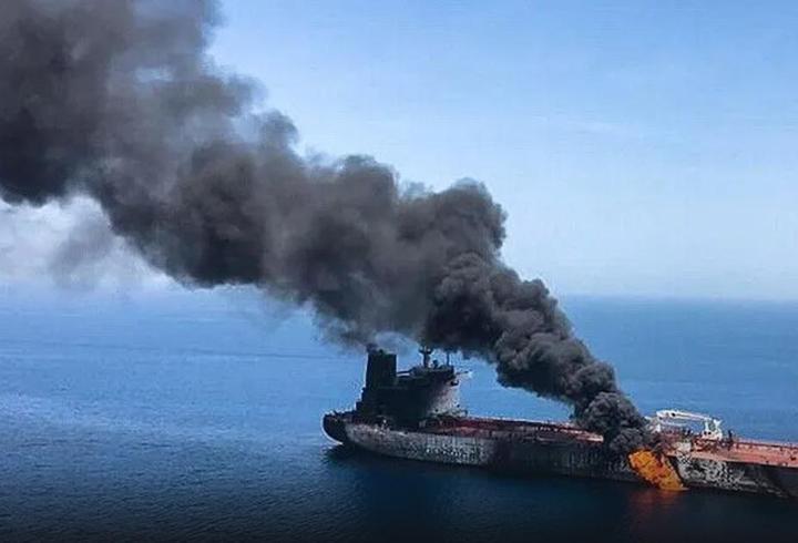 KIZILDENİZ KAYNIYOR! Husiler, Suudi petrol tankerini balistik füzelerle vurdu
