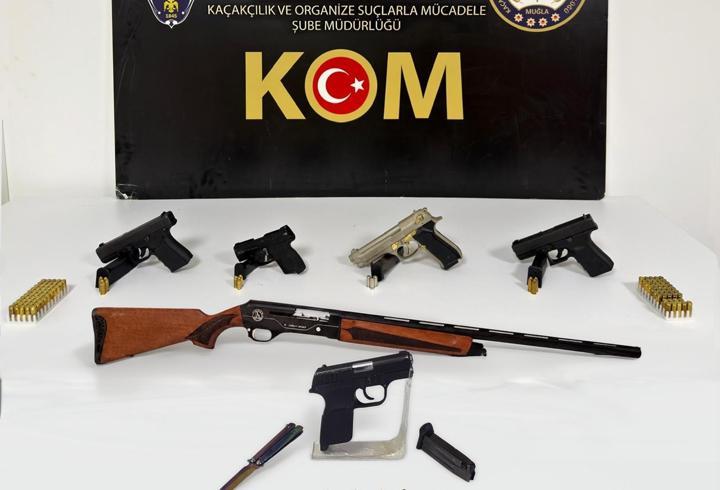 Muğla'nın 3 ilçesinde ruhsatsız silah operasyonu yapıldı