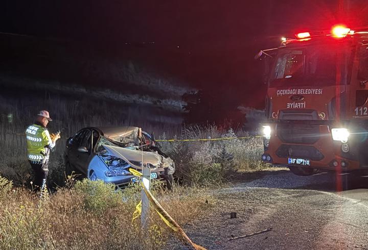 Kırşehir’de otomobil ile traktör çarpıştı: 1 ölü, 2 yaralı