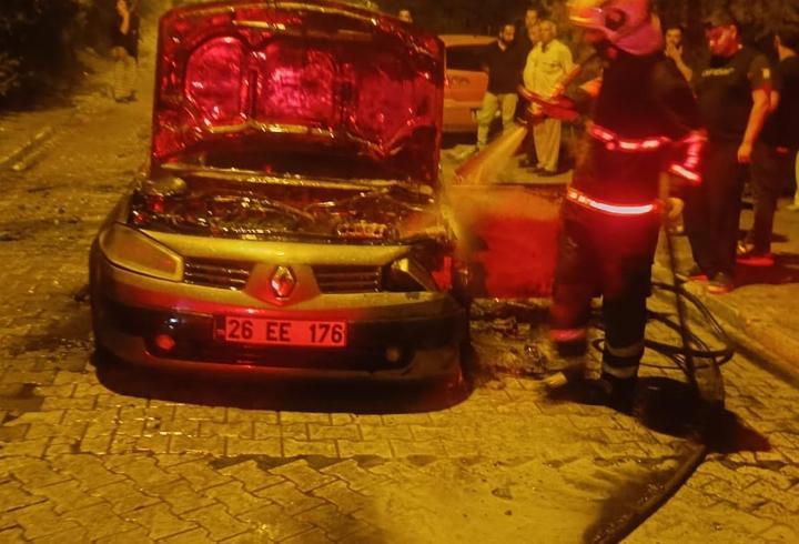 Batman’da park halindeki otomobil yandı