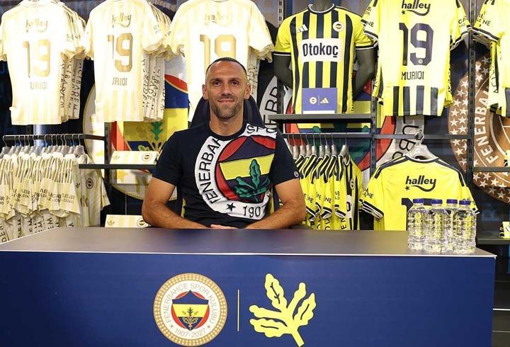 Vedat Muric, imza gününde taraftarlarla buluştu