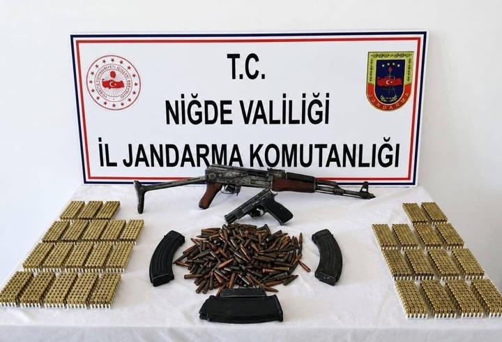 Jandarmadan ruhsatsız silah operasyonu: 2 gözaltı
