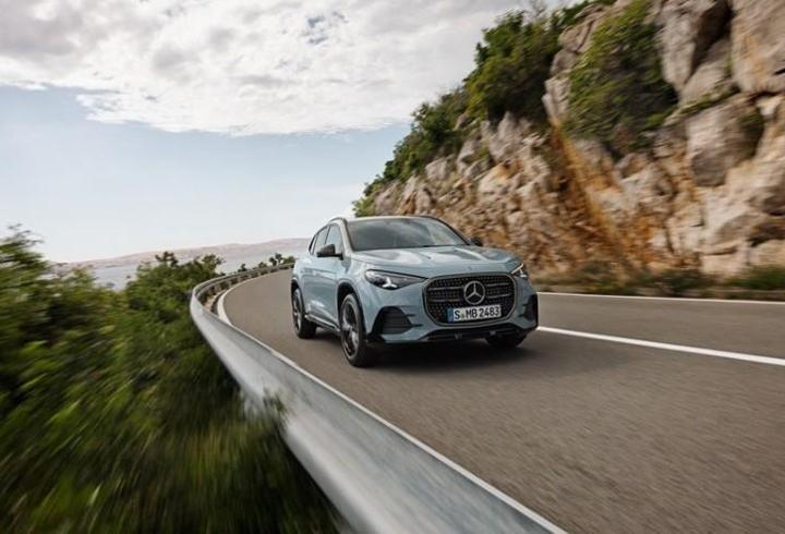 Mercedes-Benz GLA yenilendi