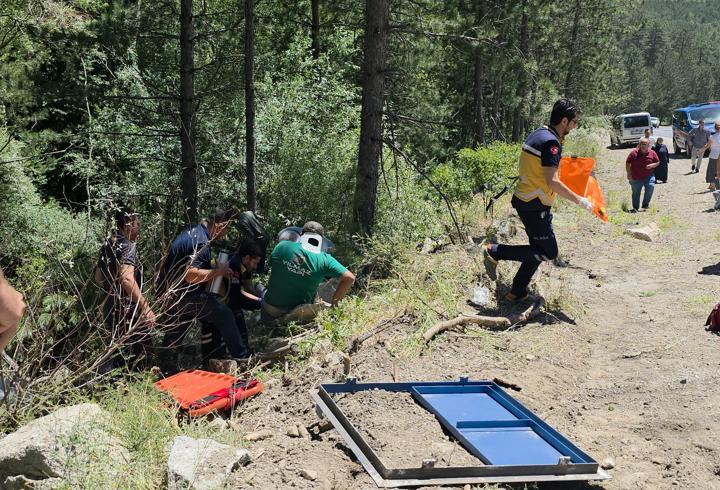 Kütahya'da şarampole devrilen traktörün sürücüsü yaralandı
