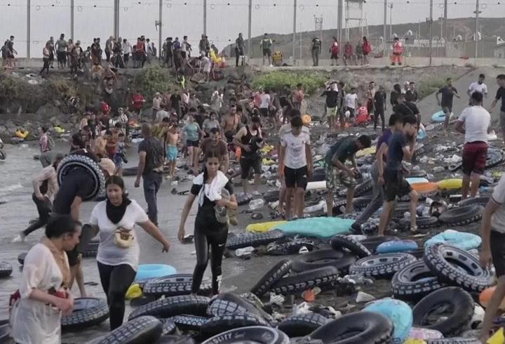 İspanya'ya göçmen akını: Kimi yüzerek kimi duvarı aşarak sınırdan geçti