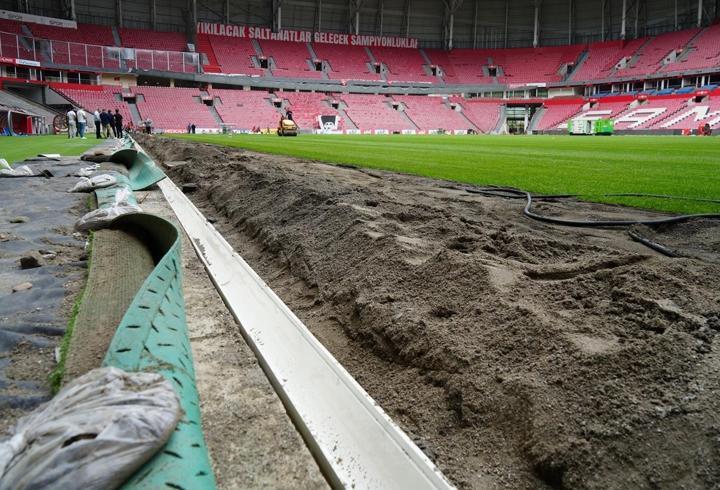 Samsunspor'un 8 yıllık zemini yenileniyor