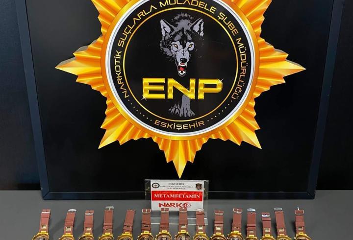 Eskişehir’de kol saatlerinin içine gizlenmiş 146 gram metamfetamin ele geçirildi; 2 tutuklama
