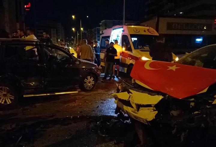Bursa'da 2 otomobil çarpıştı: 7 yaralı
