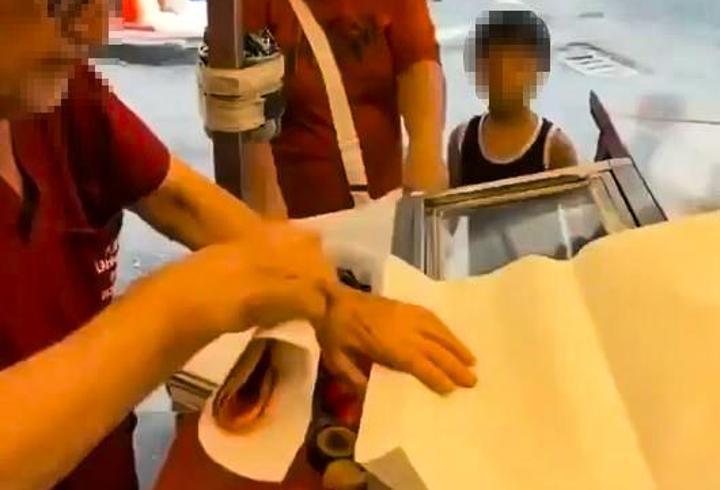 Çocuğu için lahmacun almak isteyen kadına '5'ten az satmam' demişti: Tezgahı kaldırıldı!