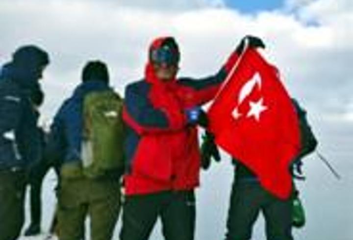 Ağrı Dağı zirvesinde Van Gölü için farkındalık mesajı
