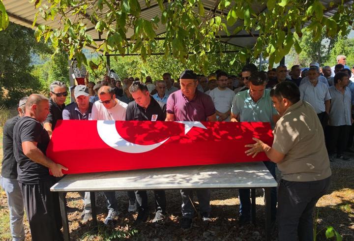 Hayatını kaybeden polis memuru toprağa verildi