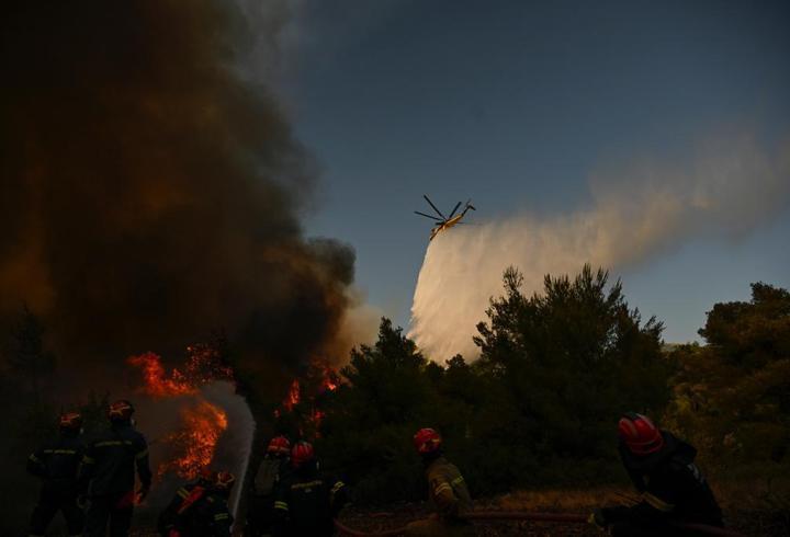 Yunanistan'da iki yangın söndürme helikopteri çarpıştı