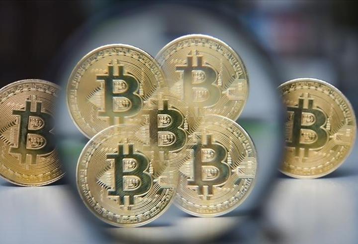 Bitcoin haftaya düşüşle başladı: 62.750 dolara geriledi