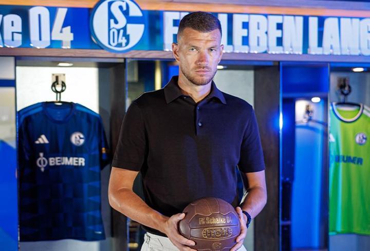 Edin Dzeko, Bundesliga’ya döndü! Schalke ile devam ediyor
