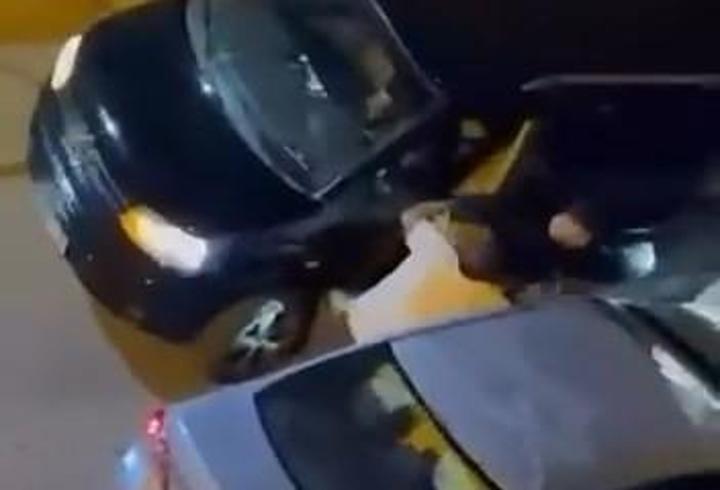 Çekmeköy'de sürücülerin tekmeli yumruklu yol verme kavgası kamerada