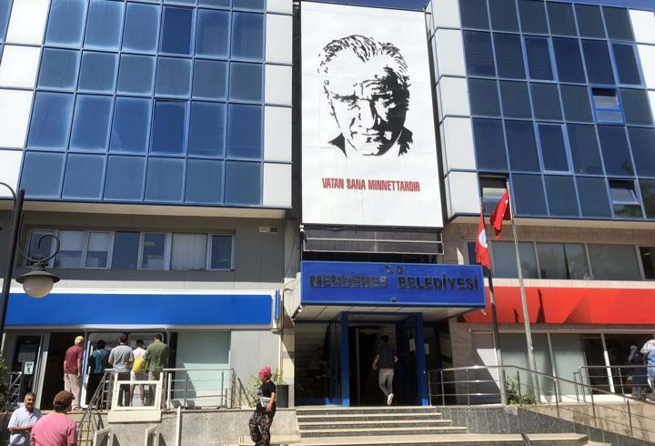 Menderes Belediyesi’ne operasyon: Başkanı Çiçek dahil, 13 şüpheli gözaltına alındı