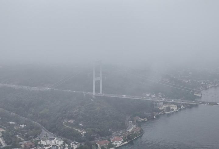 İstanbul Boğazı'nı yoğun sis kapladı