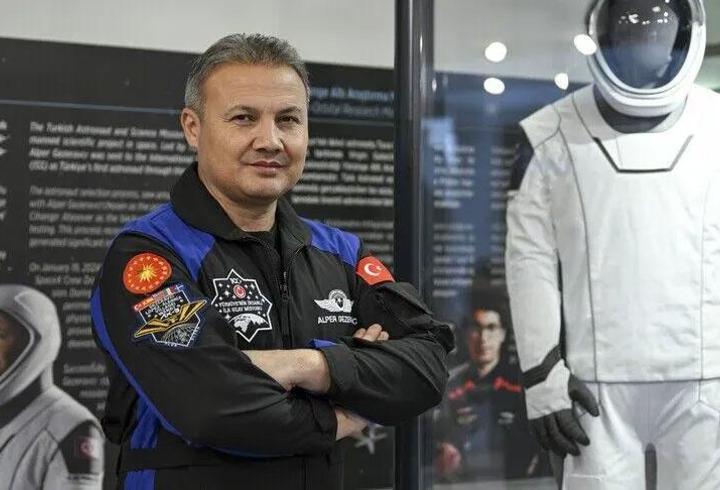 Türkiye'nin ilk astronotu Alper Gezeravcı, YAŞ'ta terfi etti