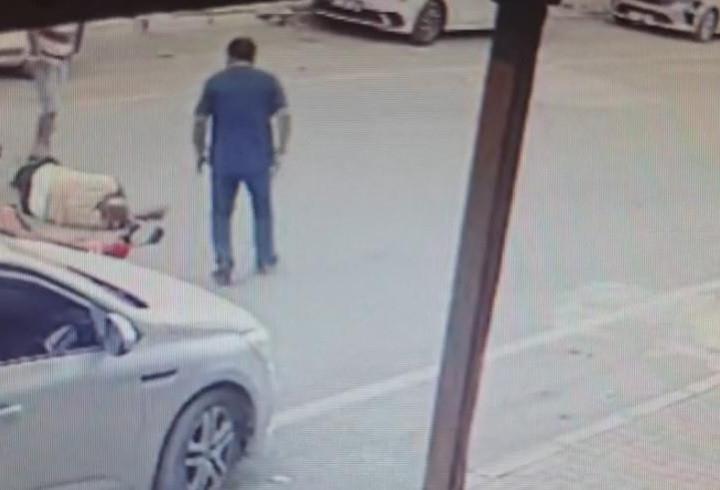 Otomobilin açılan kapısına çarpan motosikletli ağır yaralandı