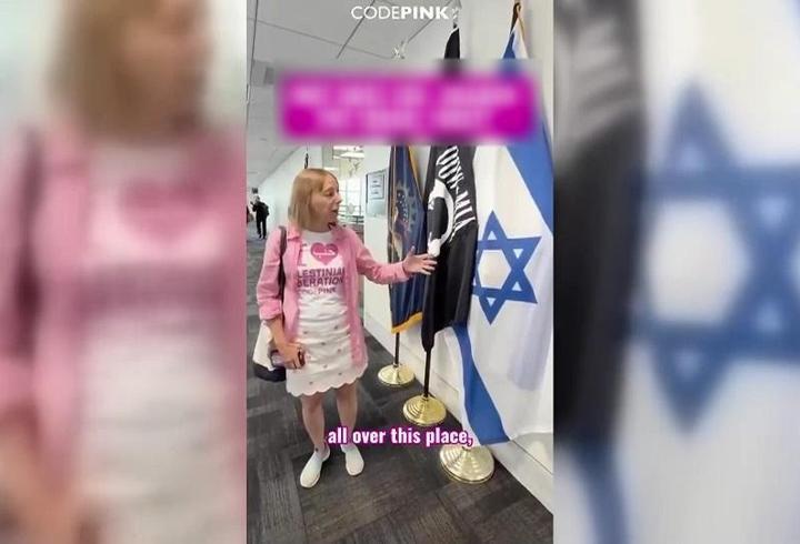 "Önce Amerika mı, İsrail mi?" Senatörün kapısındaki bayrak kriz çıkarttı