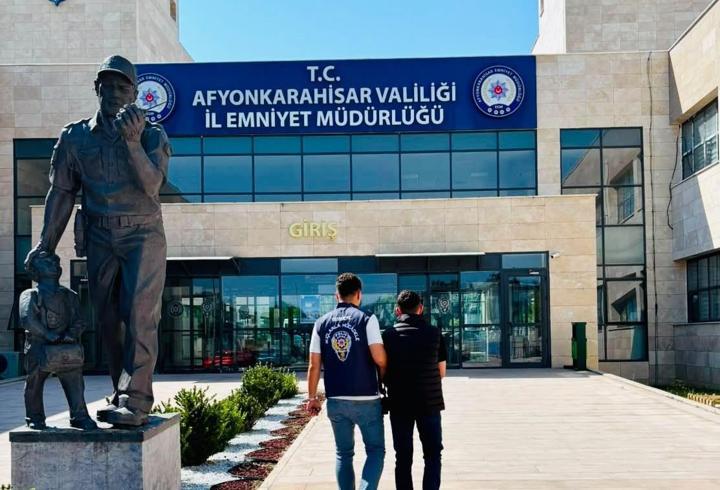 Polisten uyuşturucu ve dolandırıcılık operasyonu