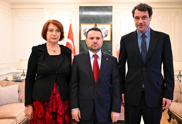 Adalet Bakanı Gürlek, Uğur Mumcu ve Behçet Oktay'ın aileleri ile görüştü