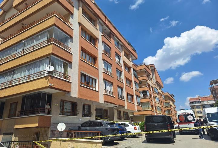 Oturduğu apartmanda, yöneticinin yardımcısını öldürdü