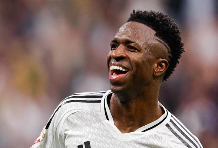 Real Madrid’deki geleceği belirsizdi! Vinicius Junior imzayı attı