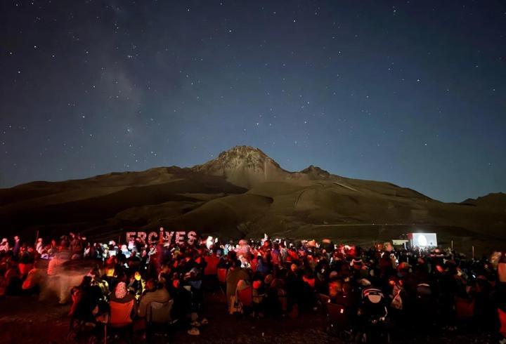 METEOR YAĞMURU İZLEME NOKTASI AĞUSTOS 2026: Perseid meteor yağmuru ne zaman, Türkiye'den izlenecek mi? Çıplak gözle izlenir mi?