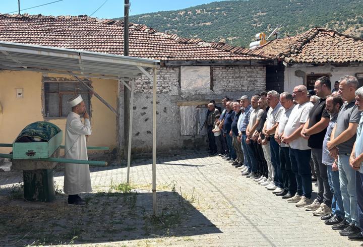 Apartmanda komşusu tarafından öldürülen yönetici yardımcısı, toprağa verildi