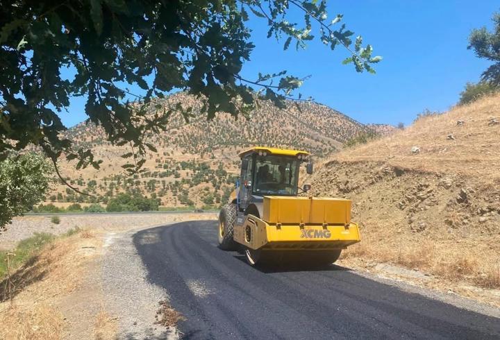 Sason'da köy yollarında bakım ve onarım çalışmaları sürüyor