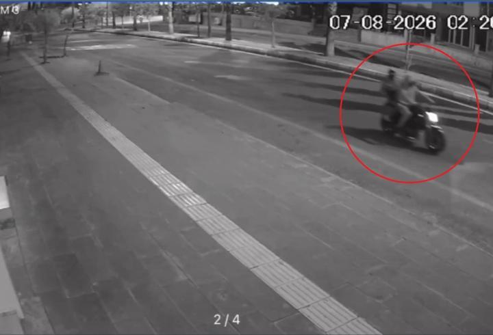 İş yerine motosikletli 2 şüphelinin silahlı saldırısı kamerada