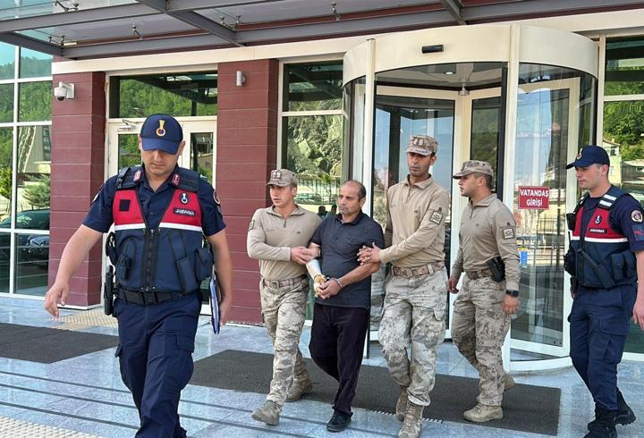 Komşusunun evini ateşe verdi, yardıma geleni öldürdü! Dehşet saçan zanlı: "Abim gibiydi, keşke geri getirebilsem"