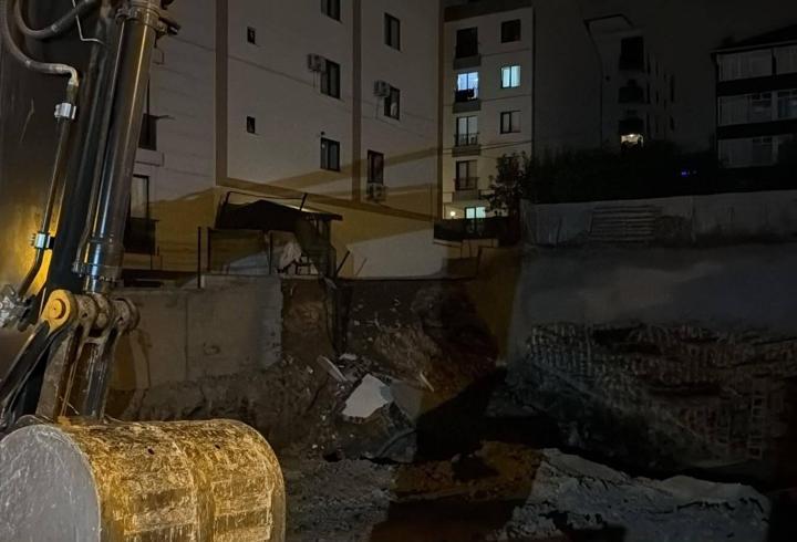 Çekmeköy’de inşaatın istinat duvarı çöktü: 32 kişi tahliye edildi
