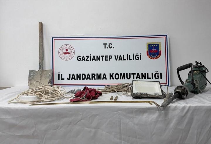Gaziantep’te kaçak kazıya 5 gözaltı