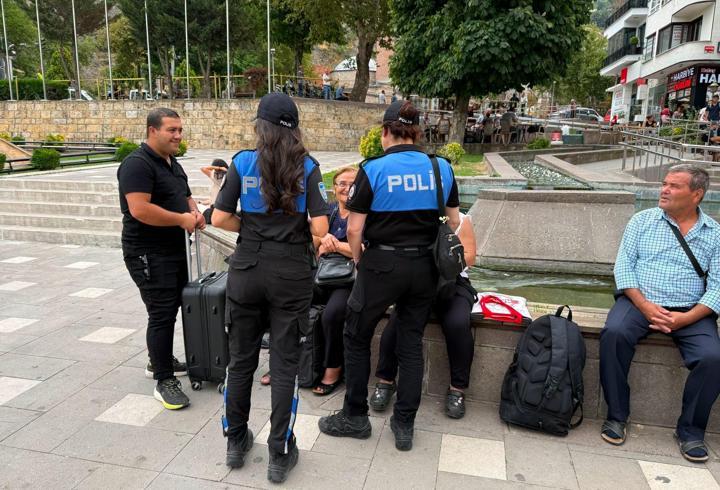 Amasya’da polis ekipleri vatandaşları bilgilendirdi