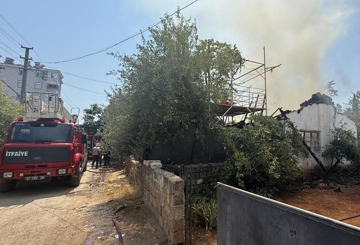 Gecekondu yangında kullanılamaz hale geldi