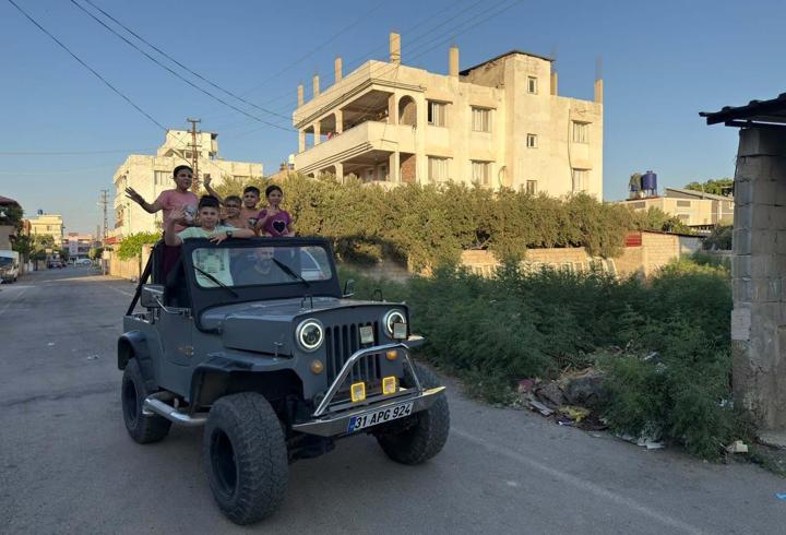 Klasik araç tutkunu esnaf, 74 yıllık cipi restore ettirdi