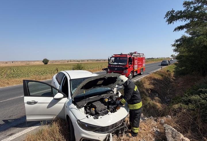 Su kanalına çarpan otomobilin sürücüsü yaralandı