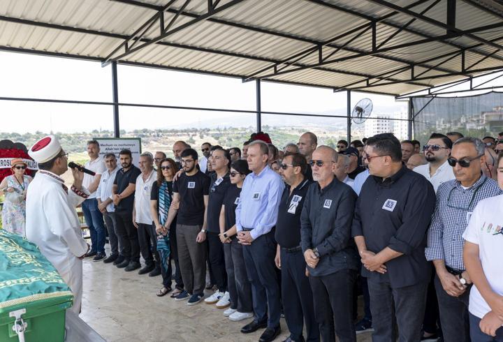 Gazeteci Canova toprağa verildi