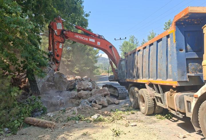 Alanya’nın kırsal yollarında yoğun mesai